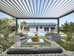 Pergola bioclimatica Gibus VARIA con lame orientabili