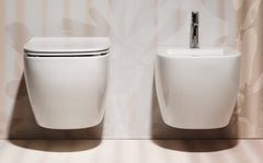 Sanitari Simas serie JUNIPER sospesi: vaso, sedile soft-close, bidet.